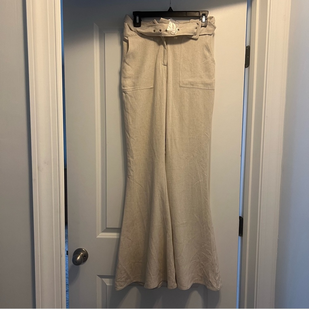 Sugar, lips wide legged beige pants size small. NWT